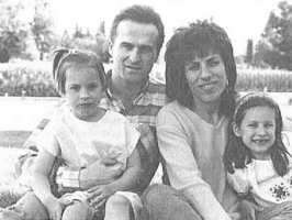 Стюарт со семьёй